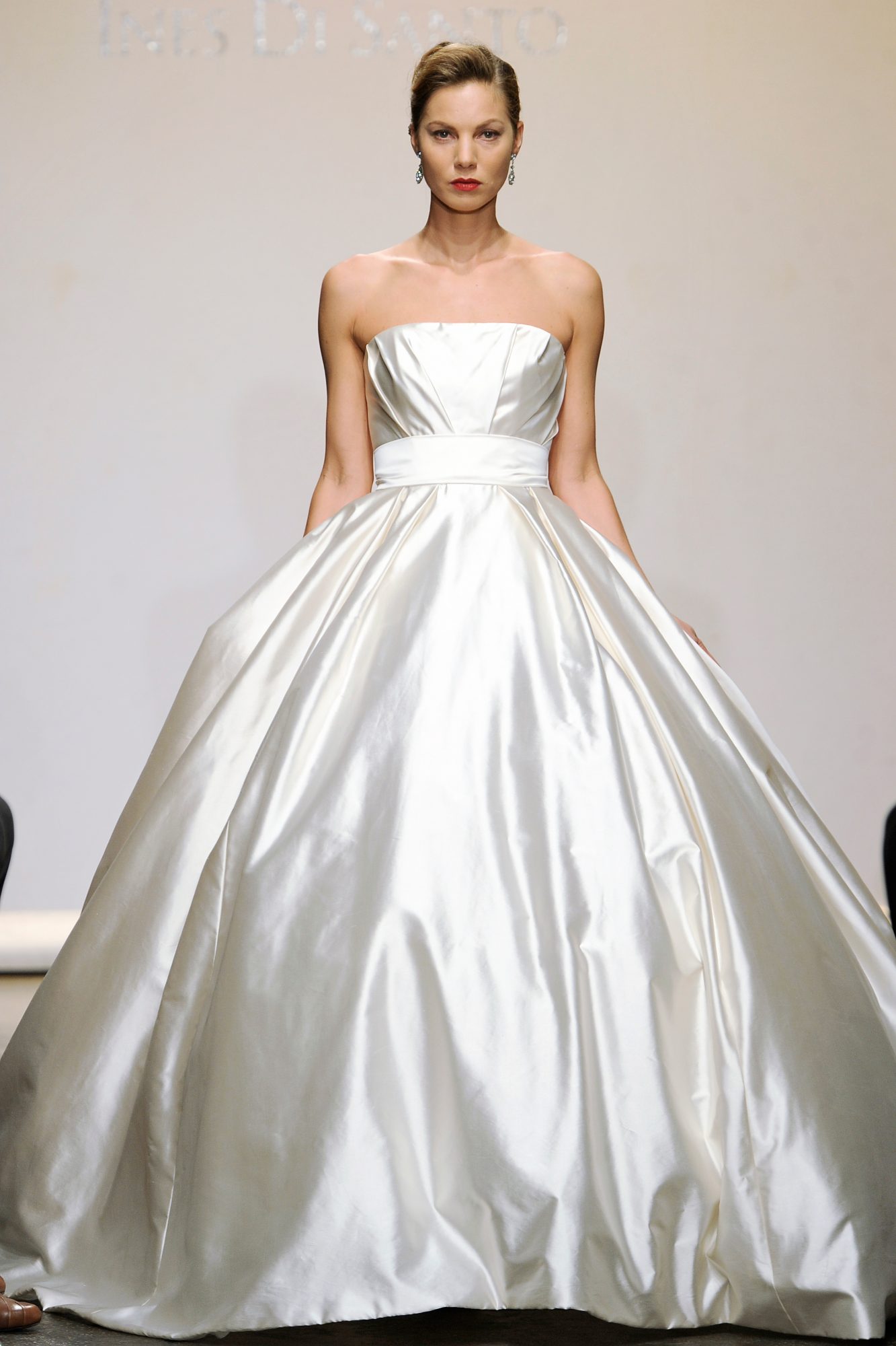 Contoh Dari Gambar Duchess Satin
